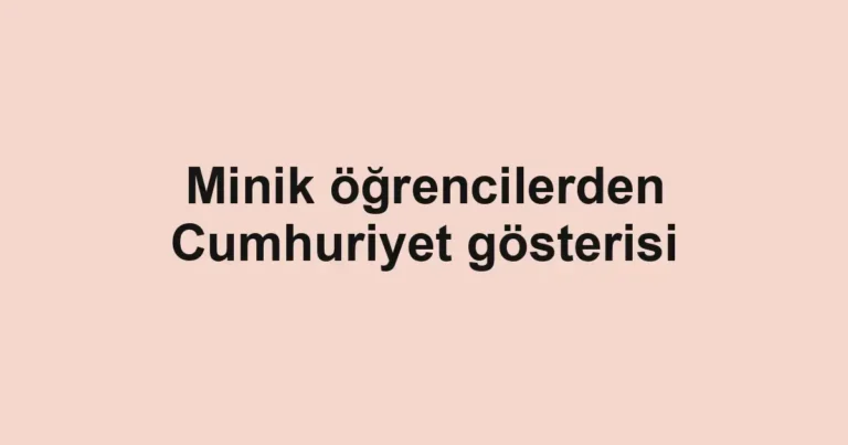 Minik öğrencilerden Cumhuriyet gösterisi
